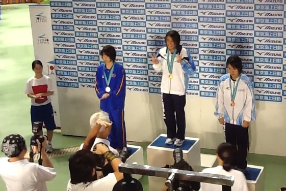 水泳部 石井茉宏さん ジュニアオリンピックの15 16歳女子400ｍ個人メドレーで銀メダル 15 16歳女子400ｍ自由形で大会新記録で金メダル 筑波大学附属高等学校