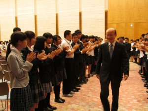 首相官邸にて杉田和博内閣官房副長官と