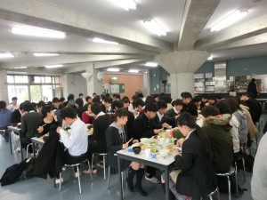 食堂で交流会